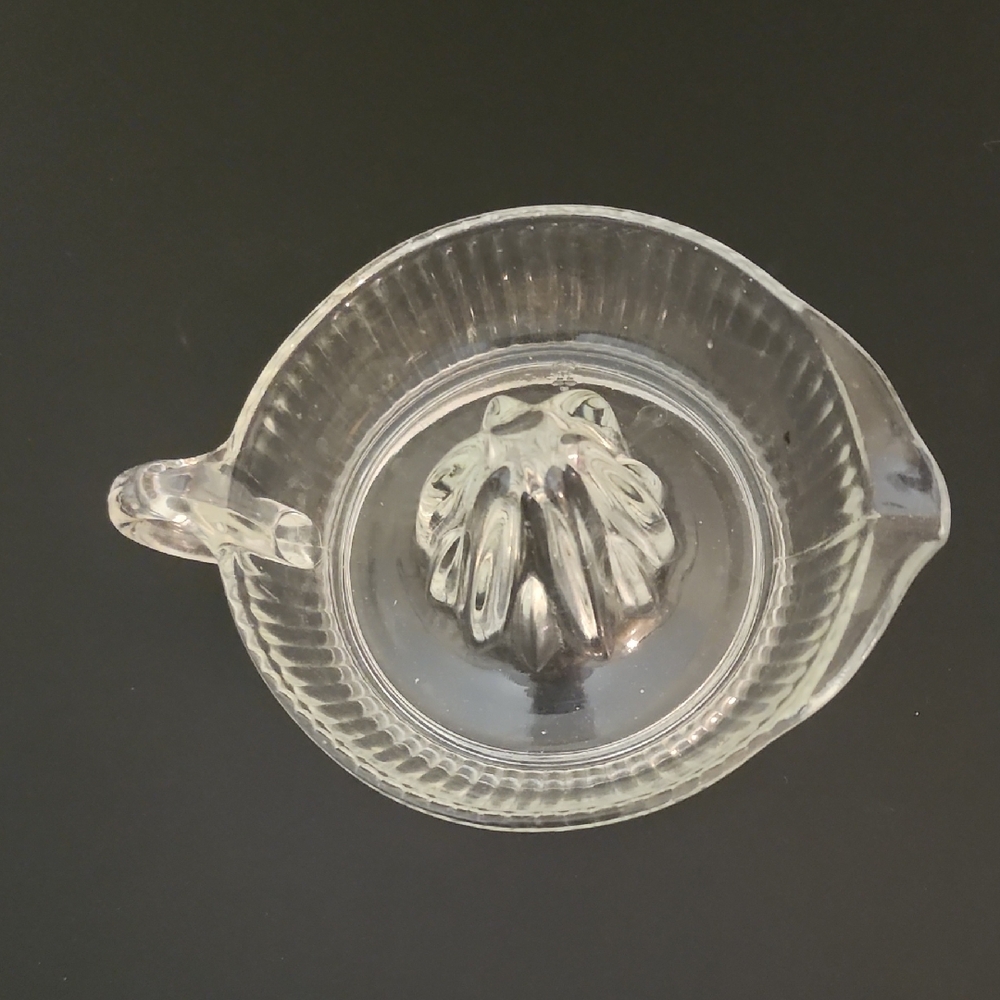 Clear Glass Citrus Juicer